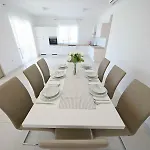 Apartment Vlado Mitar *