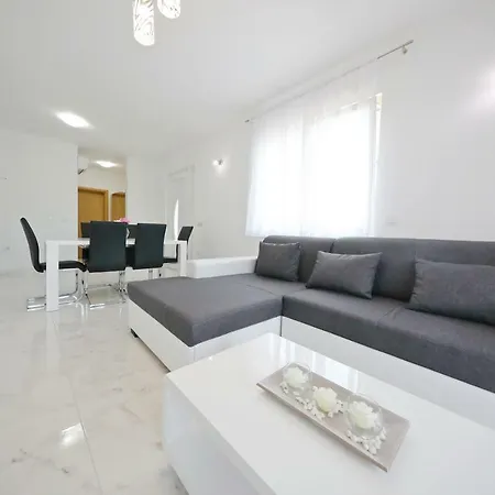 Vlado Mitar Apartment *