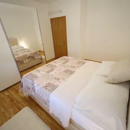 Vlado Mitar Apartman *