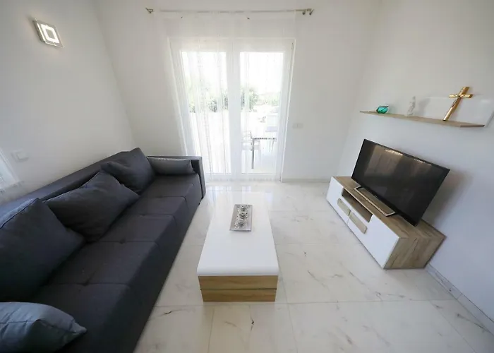 Vlado Mitar Apartman Sukošan